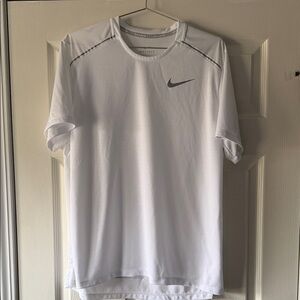 Nike Men's White Short Sleeve Tee. NWOT. Size Large